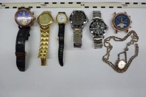 Die Polizei sucht die Eigentümer dieser Uhren. Foto: Polizei Bonn
