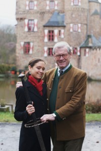Franz Graf Beissel von Gymnich und seine Tochter, Patricia Gräfin Beissel von Gymnich, unterstützen den Gymnicher Ritt. Bild: Beissel/Burg Satzvey