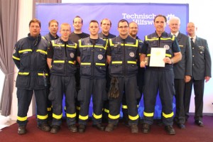 Freuten sich über ihre Auszeichnung: Die neun Helfer des THW Euskirchen, die bei der Elbeflut im letzten Jahr im Einsatz waren. Bild: THW Euskirchen