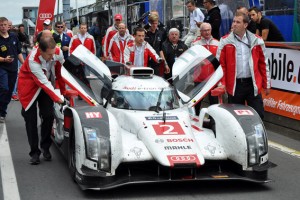 Audi-Motorsport präsentierte vor dem 24-Stunden-Marathon am Nürburgring das Siegerauto, das vorige  Woche das 24-Stunden-Rennen in Le Mans gewonnen hatte. (Foto: Reiner Züll)
