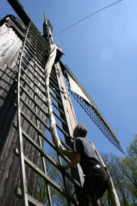 Die Bockwindmühle aus Spiel wird besegelt. Bild:  Tameer Gunnar Eden/Eifeler Presse Agentur/epa
