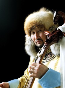 Erwartet wird in Sötenich auch das Stimmwunder aus der Mongolei: Enkhjargal Dandarvaanchig. Bild: Kamruuz