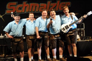 Die Tanz- und Showband „Die Schmalzler“ aus dem Bayerischen Wald darf bei keinem Oktoberfest in Lorbach fehlen. Bild: Reiner Züll