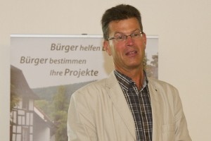 Bürgermeister Alexander Büttner betonte die hohe Bedeutsamkeit des bürgerschaftlichen Engagements. Bild: Tameer Gunnar Eden/Eifeler Presse Agentur/epa