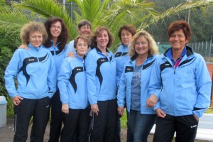 Nach dem schwersten Spiel der Saison konnten die Damen aufatmen. Nach 15 Jahren sind sie wieder in der 2. Verbandsliga vertreten. Bild: TC Blau-Gold Kommern