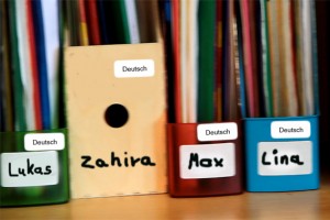 Zugewanderte Kinder müssen oft in kurzer Zeit Deutsch lernen, das ist nicht immer leicht, Sprachpaten können hier sehr hilfreich sein. Symbolbild: Michael Thalken/epa