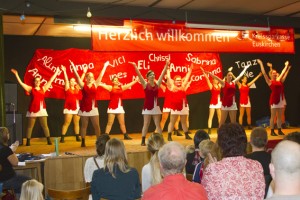 Die Tanzgruppe „Blaumeisen“ gab noch eine Kostprobe ihres aktuellen Programms. Bild: Tameer Gunnar Eden/Eifeler Presse Agentur/epa
