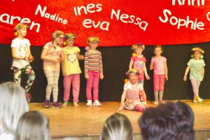 Auch die „Kleinen“ von fünf bis acht Jahren zeigten auf der Bühne, was sie schon alles konnten. Bild: Tameer Gunnar Eden/Eifeler Presse Agentur/epa