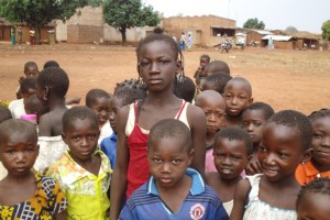 Um mehr Kindern in Burkina Faso den Schulbesuch zu ermöglichen, veranstalten die Fußballmädchen der SG Oleftal ein Benefizturnier. Foto: SG Oleftal