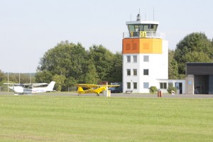 Einen Flugplatz direkt am Firmensitz kann man am Gewerbestandort Dahlemer Binz haben. Bild: Tameer Gunnar Eden/Eifeler Presse Agentur/epa