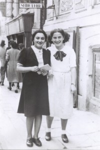 Das Bild zeigt Selma Meerbaum-Eisinger (rechts) mit Freudin Else Keren im Sommer 1940. Bild: Privat