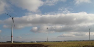 Ein unabhängiger Schallgutachter wird den Windpark Schleiden überprüfen.  Bild: epa