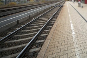 Beim Gedränge an der Bahnsteigkante in Bad Münstereifel wäre es fast zu einem schweren Unfall gekommen. Symbolbild: Tameer Gunnar Eden/epa