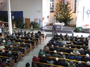 Zahlreiche Besucher verfolgten die Ansprache von Martin Schulz in der Kirche "St. Mokka". Foto: privat