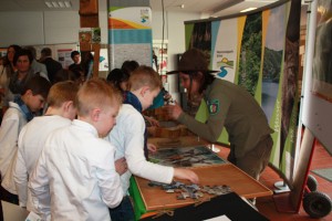 Am „Markt der Möglichkeiten“ präsentierte sich der Nationalpark Eifel mit den Nationalpark-Schulen. Bild: (Nationalparkverwaltung Eifel/ Th. Arulanandam)