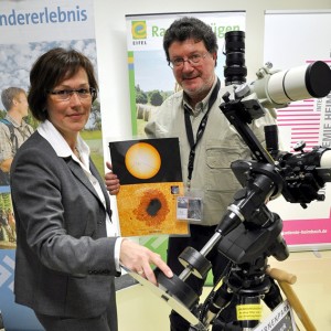 NET-Geschäftsführerin Iris Poth (links) stellte auf der ITB in Berlin neue Projekte aus dem Kreis Euskirchen vor. Bild: Reiner Züll