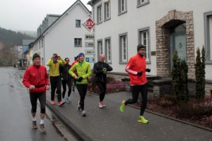 Vom Sitz der "ene"-Unternehmensgruppe aus starteten die Läufer in Richtung Marmagen. Bild: Michael Thalken/Eifeler Presse Agentur/epa