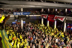 Rund 2000 Zuschauer feierten friedlich den Reigen von Oldies. Bild: Tameer Gunnar Eden/Eifeler Presse Agentur/epa
