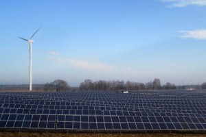 Die Firma "F&S solar" aus Euskirchen errichtete in der Nähe von Berlin einen 10-MW-Solarpark. Bild: F&S solar