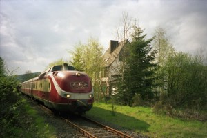 Bilder vom einstigen Bahnbetrieb auf dem heutigen Kyllradweg zeigt der Filmemacher Dietrich Schubert. Bild: Dietrich Schubert