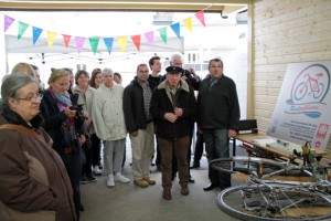 Viele Interessierte nahmen an der Eröffnung der neuen Fahrrad-Werkstatt in Euskirchen teil. Bild: Michael Thalken/Eifeler Presse Agentur/epa