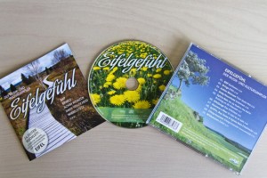 Einen Abriss über Kulturschaffende in der Eifel bietet die CD „Eifelgefühl“ durch ein 24-seitiges Booklet und zehn Lieder. Foto: Tameer Gunnar Eden/Eifeler Presse Agentur/epa