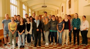 Die Schülerinnen und Schüler trafen mit dem Zeitzeugen Jiri Fioulek, der als Achtjähriger nach Auschwitz kam. Foto: privat