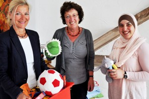 Cilly von Sturm (v.l.), Irene Rütten und Leila Zeghlache bei der Vorstellung des Esperanza Jahresberichts 2014. Bild: Caritasverband Euskirchen