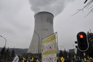 Für Atomkraft stehen für die Grünen die Ampeln auf Rot, daher laden sie alle Atomkraftgegener zu einer Menschenkette nach Brüssel ein. Bild: Robert Schallehn