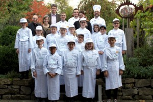 Ein Teil der neuen Miniköche EIFEL, die in einer zweijährigen Ausbildung nicht nur Kochen lernen sollen. Bild: Eifel Tourismus