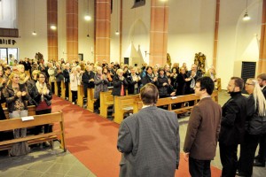 Rund 300 Konzertbesucher kamen laut Caritas Euskirchen in die Herz-Jesu-Kiurche. Bild: Carsten Düppengießer