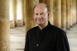 Stephen Layton ist Musikdirektor beim Trinity College und leitet den Chor. Bild: Veranstalter