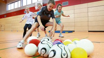 Spielerische Förderung des Jugendfussballs für Mädchen und Jugend hat sich die JSG Oleftal - SG92 - SV Nierfeld auf die Fahnen geschrieben. Bild: SG Oleftal-SG 92
