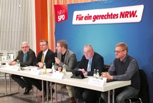 Diskutierten die Flüchtlingspolitik: Werner Weigelt (v.l.), Landrat Günter Rosenke, Markus Ramers, Peter von Wilcken und Markus Hilgers. Foto: SPD