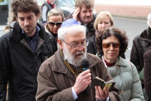 Ein jüdischer Geistlicher sprach das Kaddisch. Bild: Michael Thalken/Eifeler Presse Agentur/epa