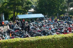 Bei den Motorrad-Gottesdiensten in Breitenbenden herrscht immer großer Andrang. Bild MoGo Breitenbenden