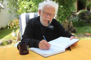 Der Erfinder des Eifel-Krimis, Jacques Berndorf, feiert in diesen Tagen seinen 80. Geburtstag und arbeitet schon wieder an einem neuen Krimi. Bild: Hans-Peter Kruse