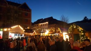 Weihnachtliche Fachwerkkulisse: Der Markt in Bad Münstereifel. Foto: Ingo Pfennings