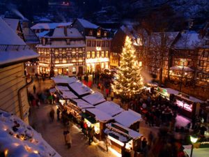 Der Weihnachtsmarkt Monschau ist bekannt für seine Atmosphäre. Foto: Monschau Touristik