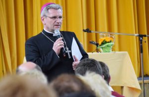 Weihbischof Dr. Dominik Schwaderlapp sprach über die „kleine Ordensgründerin mit dem großen Herzen für die Armen“. Foto: privat