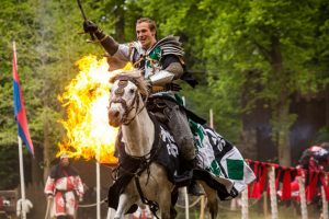 Die Ritter sind wieder los an Pfingsten auf Burg Satuvey- „Mike Göhre/Der Fotoschmied