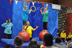 Mit Spaß das Selbstbewusstsein stärken, das konnten Schüler der Hans-Verbeek-Schule beim Zirkusprojekt. Foto: Caritas Euskirchen