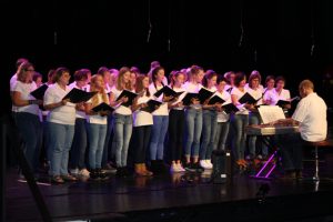 Der Clara-Fey-Chor beeindruckte in Sarzeau mit exzellenten Vorträgen. Bild: Gemeinde Dahlem