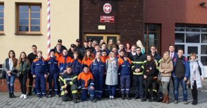 Darauf hatten sich die Jugendlichen aus dem Kreis Euskirchen besonders gefreut: Der Besuch der Feuerwache in Namslau war ein Höhepunkt der Woche. Foto: privat