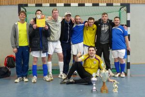 Am Ende des Turniers freute sich die Mannschaft aus den NEW Kuchenheim über den Pokal. Bild: NEW