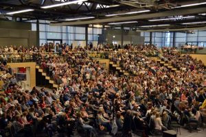 Rund 1500 Zuschauer waren beim Auftakt des Eifel Literatur Festivals dabei. Bild Harald Tittel/ELF