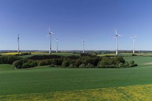 Die sechs hochmodernen Windenergieanlagen des „Bürgerwindpark Schleiden“ können rein rechnerisch 12.000 Haushalte mit regenerativer Energie versorgen. Bild:Tameer Gunnar Eden/Eifeler Presse Agentur/epa 