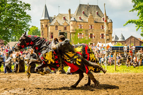 Zum 38 Mal Finden Die Ritterfestspiele Auf Burg Satzvey Statt Epa 