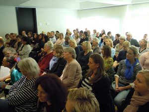 Ein interdisziplinäres Publikum verfolgte die Fachtagung in Meckenheim und wurde eingeladen, sich stärker zu vernetzen. Foto: Rodger Ody