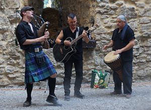 Traditionelle irische und schottische Musik mit einer Prise Rock `n` Roll, dafür steht die Band „The Green Goblins“. Foto: Jam Hakimi